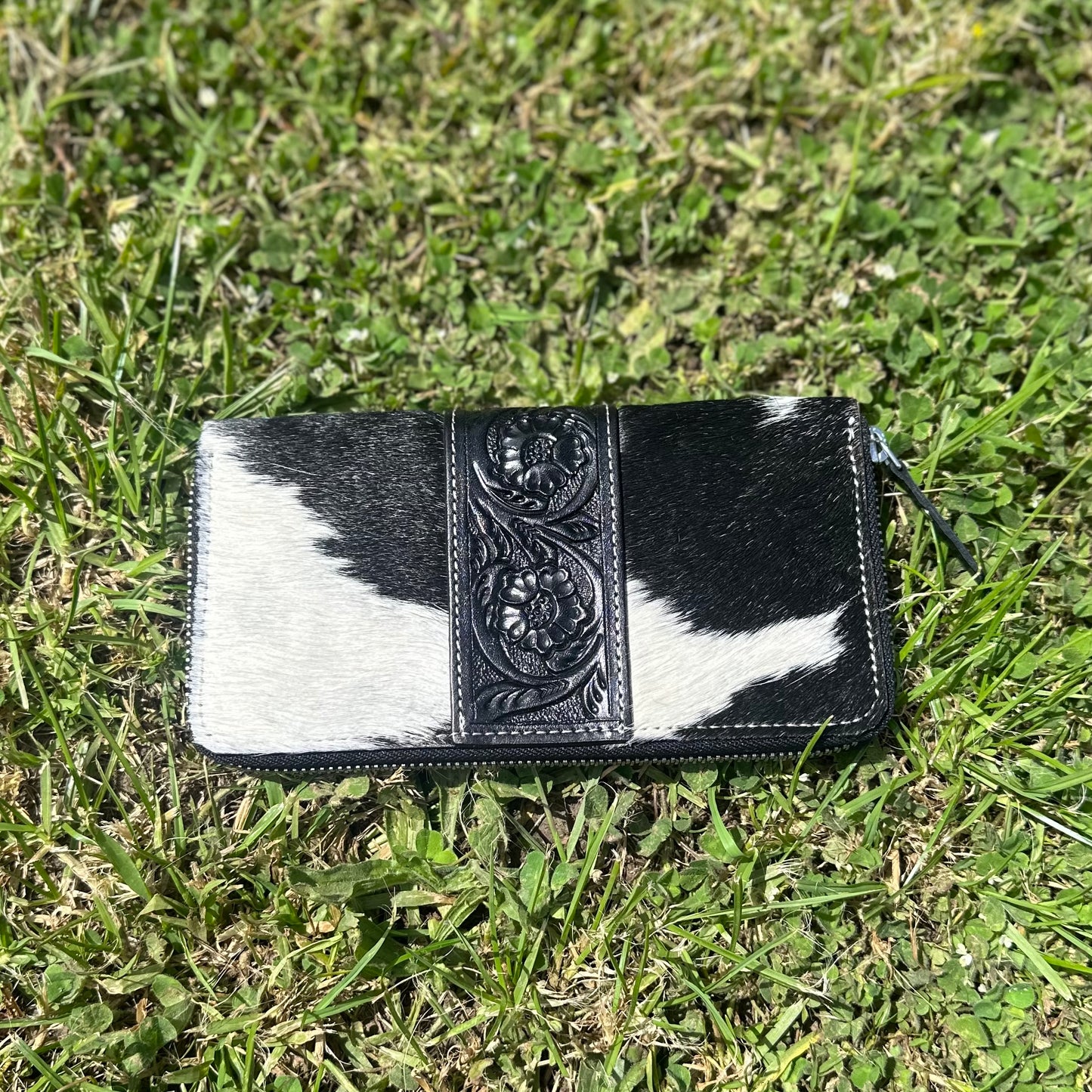 Salta - Cowhide Wallet with Tooling Details